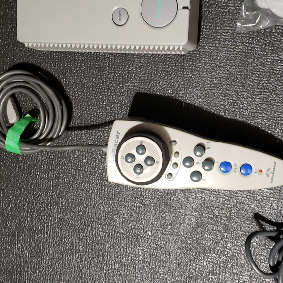 Playstation 1 with 2 rare controllers + 2 regular controllers - Picture 2 of 4